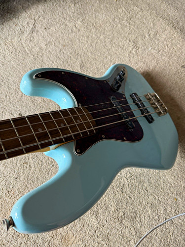 Squier classic vibe jazz bass