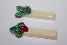 PAIR VINTAGE CERAMIC KNIFE RESTS WITH APPLIED SEEDS & LEAVES c 1950/60's (CREAM)
