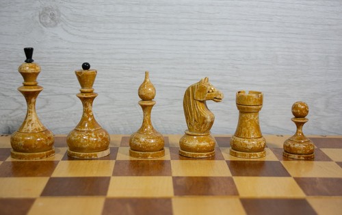 Vintage wooden bronstain chess - bronstain,
