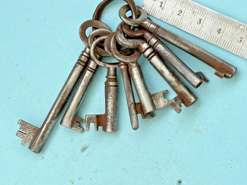 Small vintage keys suitable - keys,