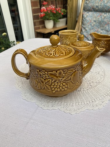 Royal worcester crown ware - royal,