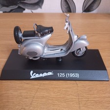 1/18th Model Vespa Scooter 125