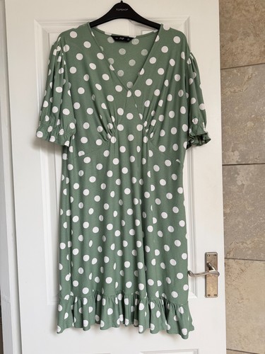 Tesco dusky green white - f&f,