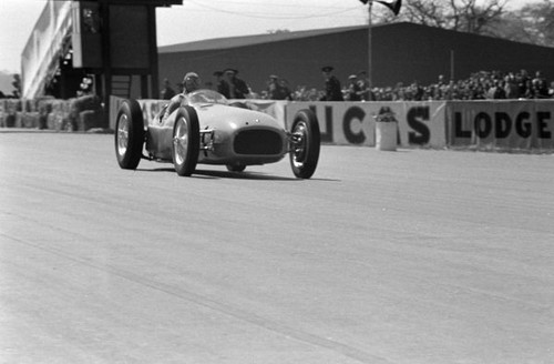 Raymond mays demonstrates - mays,