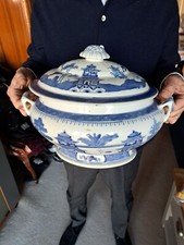 Porcelain Soup Tureen Pot with Lid, Massive China Blue-on-White Imperial style