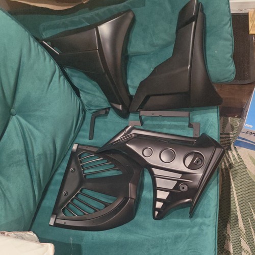 Matte black under - matte, belly