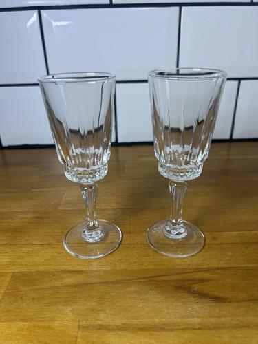 Vintage clear cordial glasses - clear,
