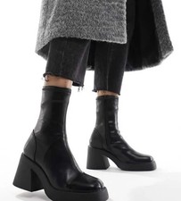 ASOS DESIGN Wide Fit Radiate