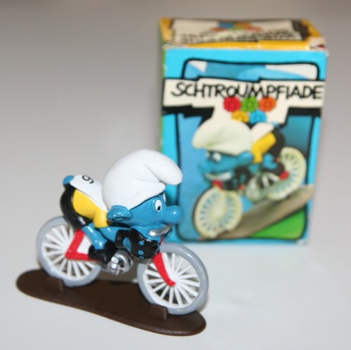 Schleich cyclist super smurf - cyclist,