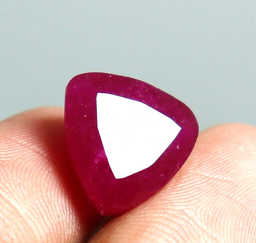 Red beryl trillion cut - cut, loose