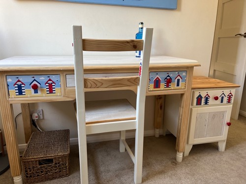 Beach hut bedroom furniture - hut,