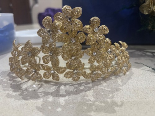 Handmade ganutell head piece
