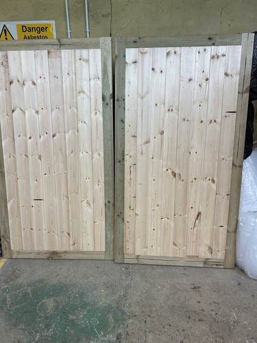 Large pair wooden - large, treated