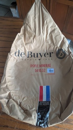 Buyer mineral round - b,