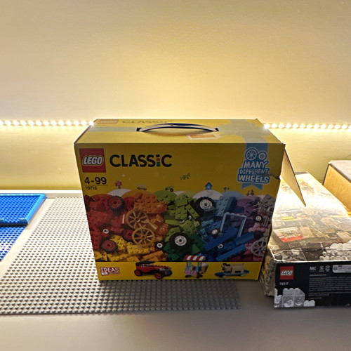 Lego classic bricks roll - on,