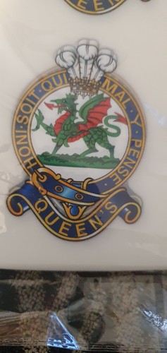 Queens regiment badge iron - badge, iron-on