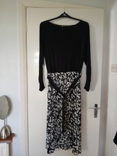 BNWOT VERY MIDAXI DRESS BLACK WHITE PLEATED SKIRT LONG RUCHED SLEEVES SZ 20