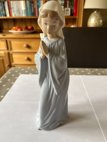 Nao lladro girl nun praying - lladro, girl/nun