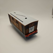 tomy trackmaster thomas the tank engine battery train toby