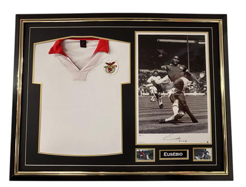 Eusebio signed photo - *, with
