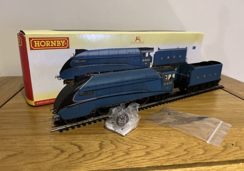 Hornby mallard r2339 class - mallard,