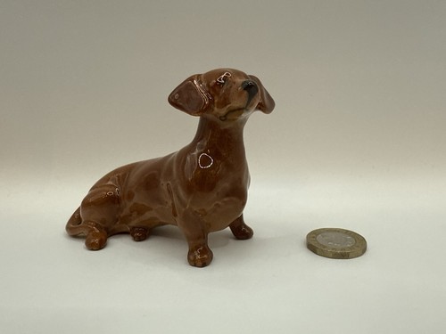 Beswick dachshund seated - seated,