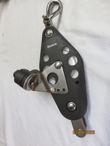 Barton size mainsheet block - size.,