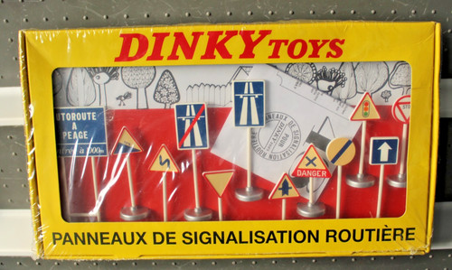 Dinky toys road signs - dinky,