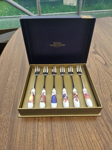 Set royal worcester - of,