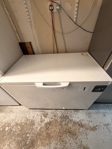 White commercial chest freezer - white,