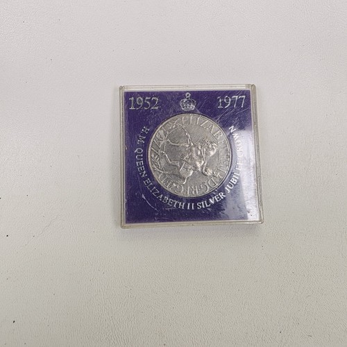 Queen elizabeth 1977 silver - elizabeth, ii