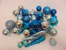 VINTAGE SET OF 38 SHATTERPROOF ICE BLUE TURQUOISE PLASTIC CHRISTMAS TREE BAUBLES