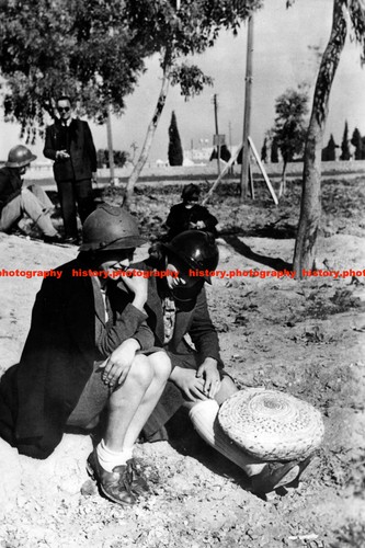 F018404 woman shelters with - woman,