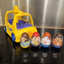 Playskool 2010 Weebles Wobble on The Bus Toy with 4X Figures. Good Condition. 