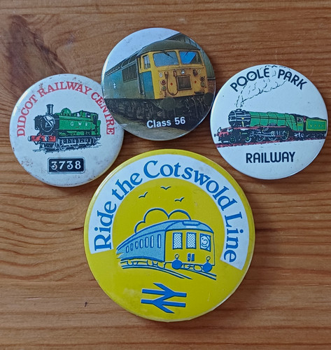 Vintage railway pin - 4x,
