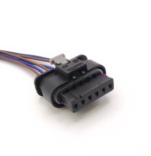 Rear tail light connector - rear,