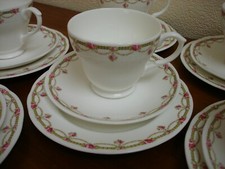 VINTAGE DUCHESS 18 PIECE TEA SET - 6 X TRIOS DAINTY PINK ROSES SWAGS 