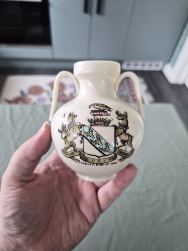 Goss china crested tourist - goss,