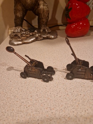 Two catapult die - catapult, cast