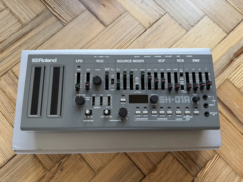 Roland 01a boutique synth - synth,