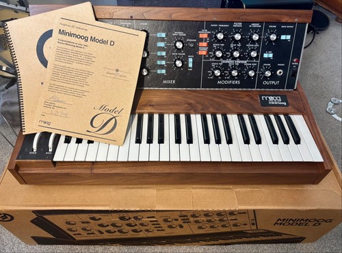 Moog minimoog model walnut - d,