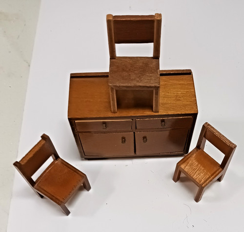 Job lot 1940s dolls house - job,