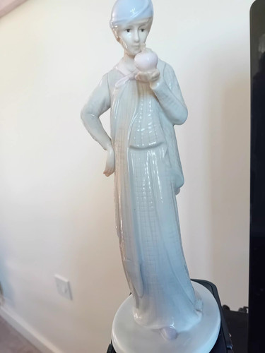 Vintage nao graceful porcelain