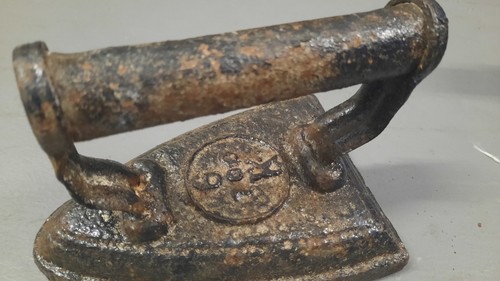 Vintage cast iron flat - cast,