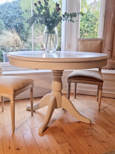 Extendable dining table - extendable,