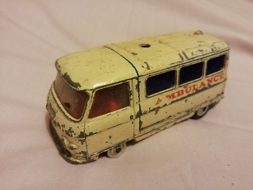 Corgi commer ambulance - corgi, on