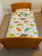 Child toddler bed with