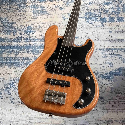 Natural wood fretless bass - natural,
