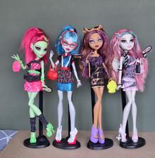 Ghouls Night Out 4 Monster High Dolls with all their authentic accessories!
