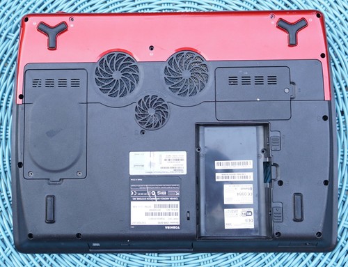 Toshiba qosmio x305 bottom - x305,